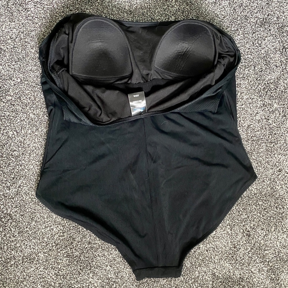 Catalina Black Ribbed One-Piece Swimsuit | Size 1X - Picture 4 of 8